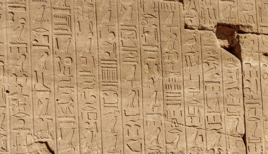Hieroglyphen in Spaltenanordnung