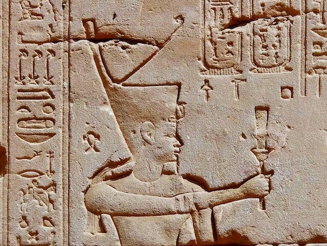 Pharao mit der Krone Unterägyptens
