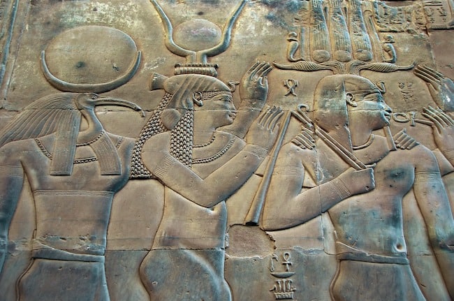 Thot mit Isis und dem Pharao