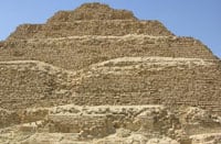 Nahaufnahme Stufenpyramide, erbaut von Imhotep