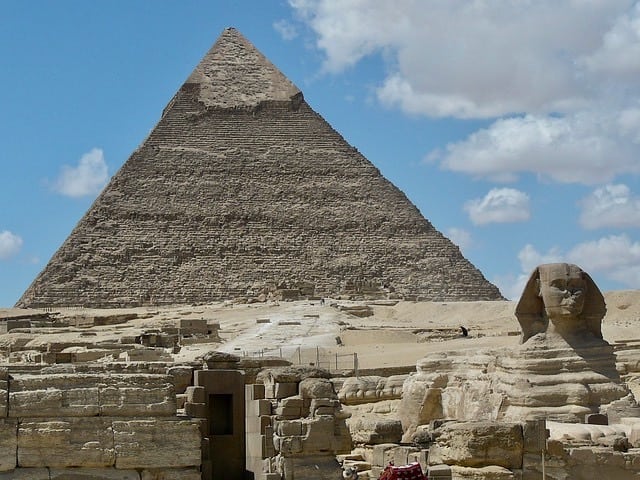 Pyramide von Gizeh mit der Sphinx